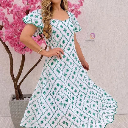 Vestido Branco Com bordados verdes elegante