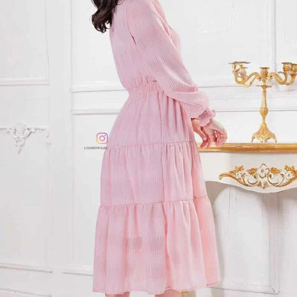 Vestido Rosa com Tecido trabalhado Detalhes em Guipir na gola