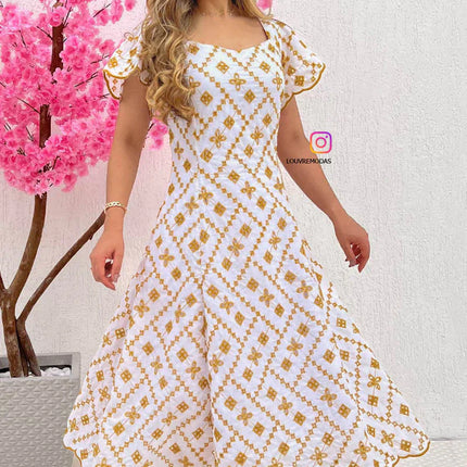 Vestido branco com bordados dourados