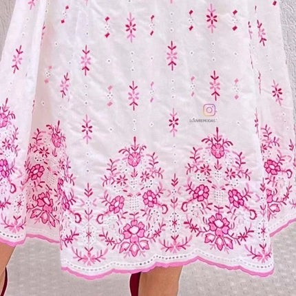 Vestido Midi em Laise de Algodão com Bordados Rosas - Lançamento Moda Evangélica e Executiva