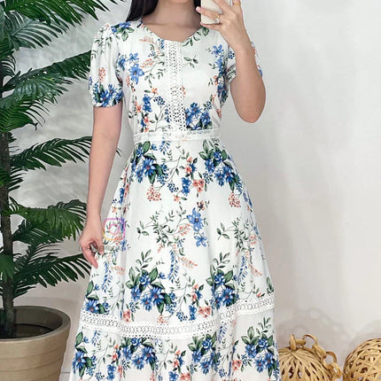 Vestido com estampa delicada forrado e detalhes em Guipir