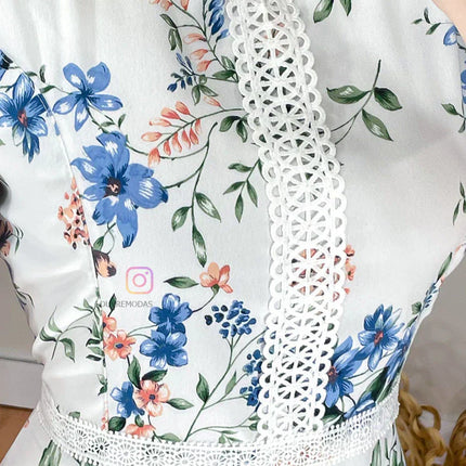 Vestido com estampa delicada forrado e detalhes em Guipir