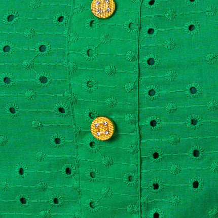 Vestido em Laise verde com detalhes em botões dourados