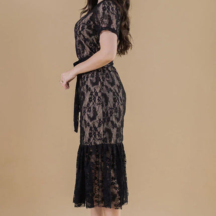 Vestido em Renda preto forrado Midi
