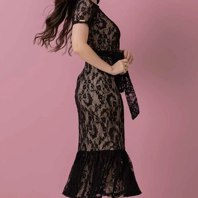 Vestido em Renda preto forrado Midi