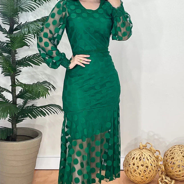 Vestido em Tule verde Forrado com detalhes em Guipir elegante