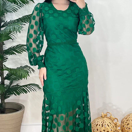Vestido em Tule verde Forrado com detalhes em Guipir elegante
