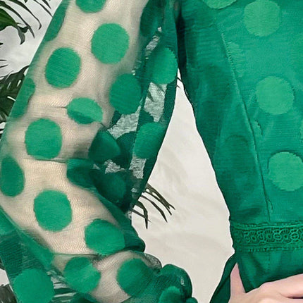 Vestido em Tule verde Forrado com detalhes em Guipir elegante