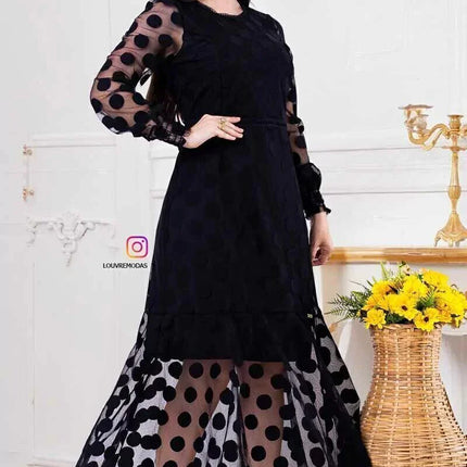 Vestido em Tule Preto com Detalhes em Guipir