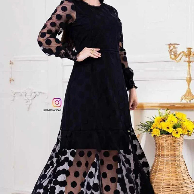 Vestido em Tule Preto com Detalhes em Guipir