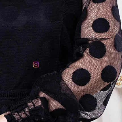 Vestido em Tule Preto com Detalhes em Guipir