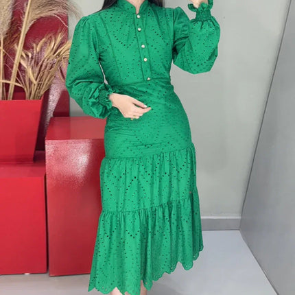 Vestido em Laise 100% Algodão bordado forrado, com detalhes em Guipir