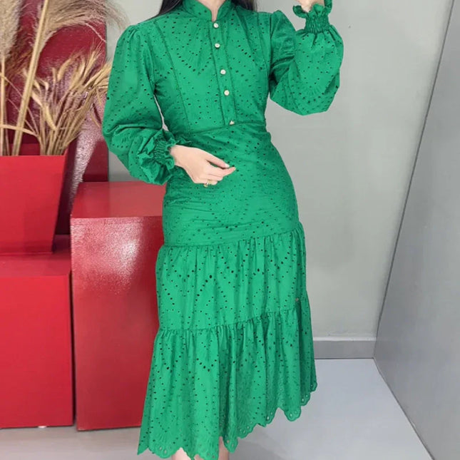 Vestido em Laise 100% Algodão bordado forrado, com detalhes em Guipir