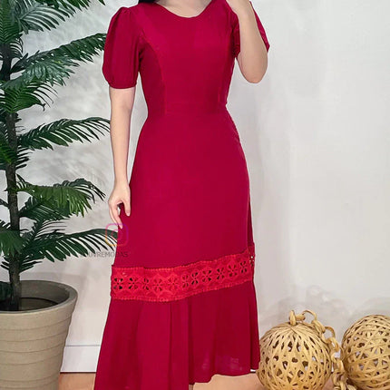 Vestido em Viscolinho forrado com detalhes em Guipir na Saia